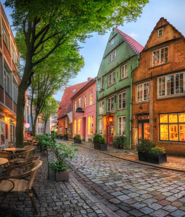Spaser gjennom Bremens Schnoor-kvartal, der brosteinsbelagte gater, sære butikker og sjarmerende kafeer får deg til å føle deg som om du har gått tilbake i tid.
