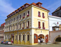 Das gemütliche Hotel St. Florian befindet sich mitten im Herzen der Stadt in einem historischen ehemaligen Feuerwehrhaus.