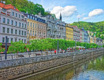 Gå ikke glip af chancen for at besøge Karlovy Vary - denne nærliggende by har været et populært feriemål i århundreder.