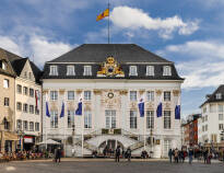 In einer halben Stunde sind Sie in der ehemaligen Bundeshauptstadt Bonn.