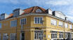 Foldens Hotel ligger midt i Skagen, så dere kan nyte den hyggelige byen.