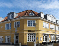 Foldens Hotel ligger precis mitt i Skagen, så ni kan njuta fullt ut av den mysiga staden.