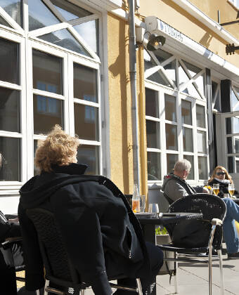 På godværsdager er det ingenting som er bedre enn å nyte livet på hotellets terrasse.