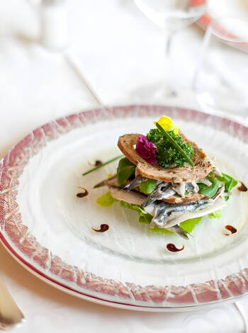 Smaka på utsökta italienska smaker i restaurangen Panoramico.