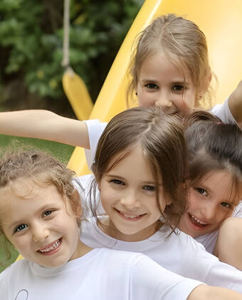 Die Kinder werden von den speziellen Unterhaltungsprogrammen, dem Spielplatz und dem Kinderbecken begeistert sein, die einen unterhaltsamen Aufenthalt für die ganze Familie garantieren.