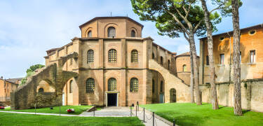 Utforsk Ravenna, Bologna og Firenze, som alle ligger bare en kort kjøretur fra hotellet.