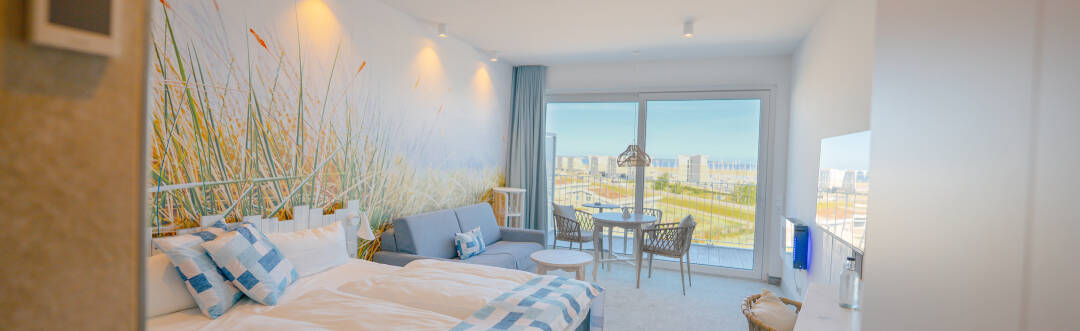 Superiorværelserne på Slowdown Bottsand Hotel & Spa har dampbad og et gennemtænkt design, der blander komfort med kystcharme.