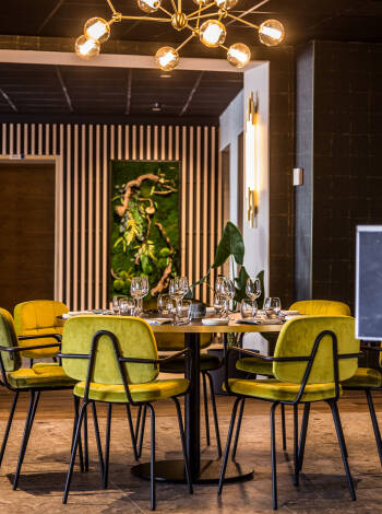 Das Restaurant Terre de Craie serviert feine Küche, kombiniert mit regionalen Spezialitäten und Champagner an der Bar Le Balthazar.