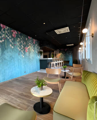Das Hotel vereint modernen Komfort mit authentischem französischem Charme – eine perfekte Balance zwischen Stil und Wohlbefinden.