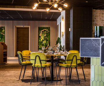 Hotellets restaurant Terre de Craie serverer raffineret mad, kombineret med lokale smage og champagner i baren Le Balthazar.