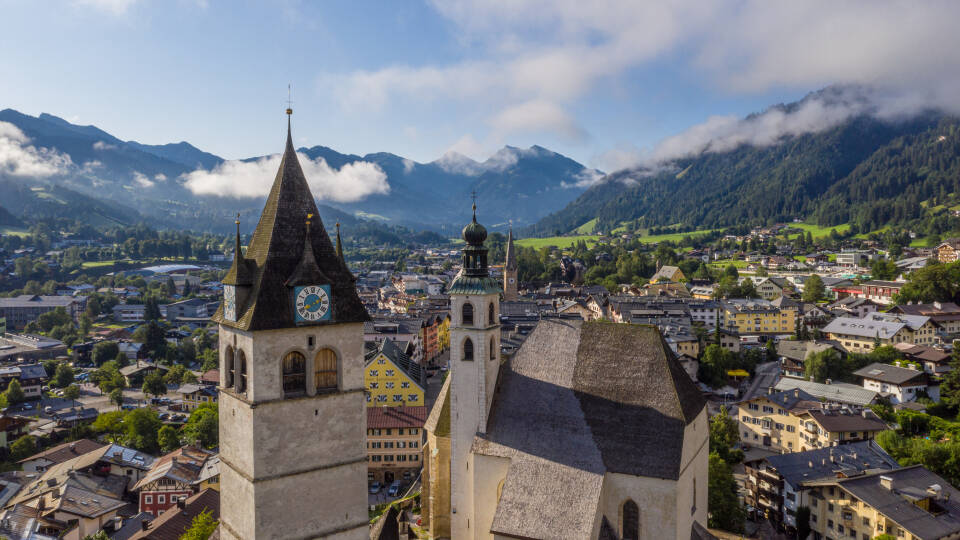 Der berühmte Sportort Kitzbühel ist nur wenige Minuten vom Hotel entfernt.