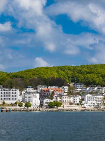 Stay between Sassnitz and Binz, in a peaceful spot on the Jasmund peninsula.