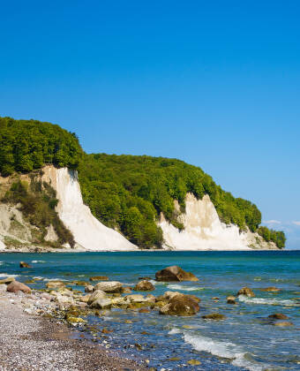 Besuchen Sie den Nationalpark Jasmund und den Königsstuhl, der nur einen kurzen Spaziergang vom Hotel entfernt ist.