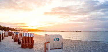 Entspannen Sie sich am Privatstrand des Hotels oder besuchen Sie den nahe gelegenen Lietzow-Strand.