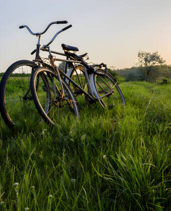 Entdecken Sie die Schönheit der Insel auf zwei Rädern mit dem E-Bike-Verleih.