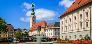 Promenera genom Klagenfurt och utforska stadens historiska landmärken, kaféer och unika butiker i gamla stan.