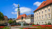 Bei einem Stadtrundgang durch Klagenfurt können Sie die historischen Sehenswürdigkeiten, Cafés und einzigartigen Geschäfte in der Altstadt erkunden.