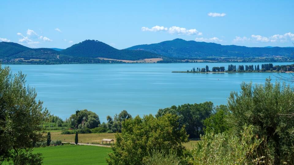 Nyd den fantastiske udsigt over Trasimenosøen fra Hotel Cavalieris maleriske omgivelser.