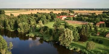 Entspannen Sie im kleinen, eleganten Gutshaus-Hotel an der Peene.