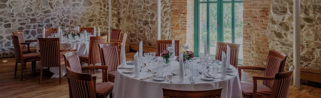 Nyd friske, regionale retter i hotellets fremragende restauranter.