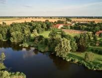 Entspannen Sie im kleinen, eleganten Gutshaus-Hotel an der Peene.