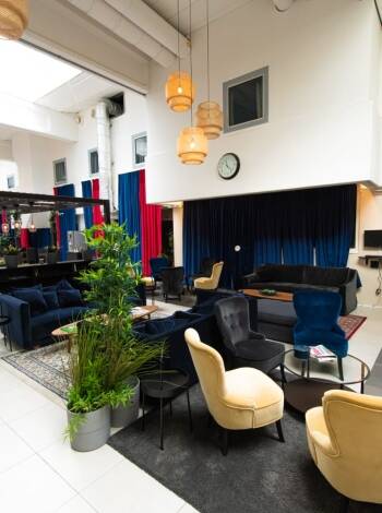 Hotell Kvarntorget, ett familjeägt hotell som erbjuder en varm och välkomnande atmosfär för alla gäster.
