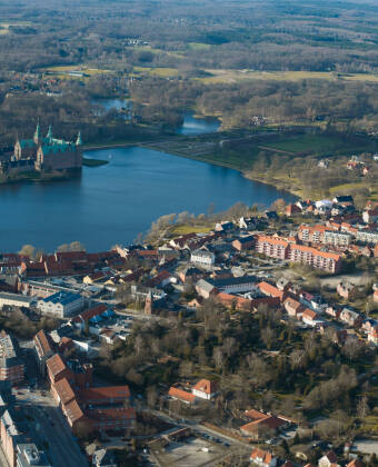 Genießen Sie einen wunderbaren Aufenthalt im Herzen des charmanten Zentrums von Hillerød.