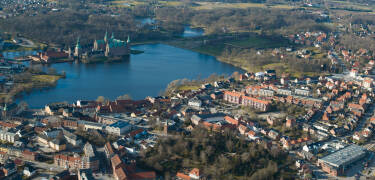 Genießen Sie einen wunderbaren Aufenthalt im Herzen des charmanten Zentrums von Hillerød.