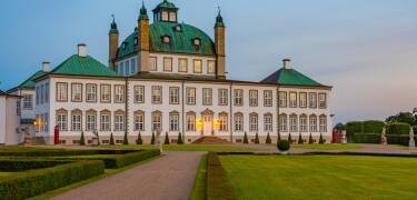 Besøg Fredensborg Slot, en kongelig residens i det maleriske Nordsjælland.