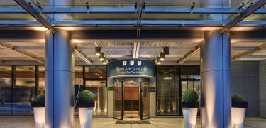 Enjoy a peaceful stay in quiet surroundings, at UNAHOTELS The One Milano.
