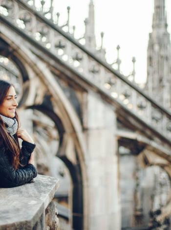 Besök den ikoniska Duomo di Milano – en sevärdhet du inte får missa.