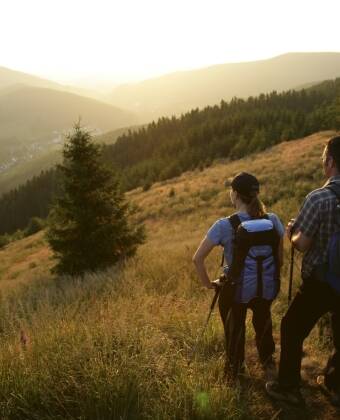 Bad Berleburg ist der ideale Ausgangspunkt für Wanderungen. Der Rothaarsteig, auch bekannt als „Weg der Sinne“, bietet bei jeder Wanderung unvergessliche Naturerlebnisse.