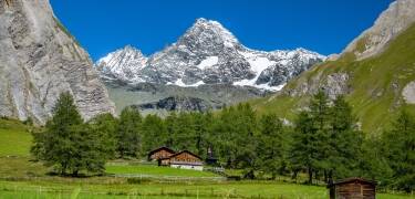 The hotel is beautifully situated at the foot of Austria’s highest mountain, the majestic Grossglockner.