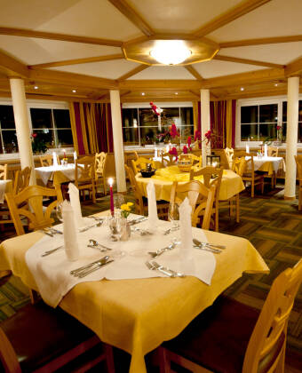Nyd gourmetmåltider lavet af friske, lokale ingredienser.