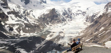 Visit this iconic Kaiser-Franz-Josefs-Höhe viewpoint with stunning glacier views and Alpine scenery.