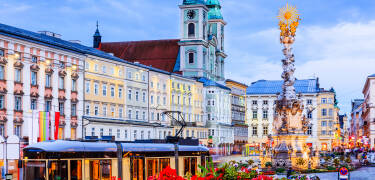 Besök Linz för dess vackra gamla stad, fantastiska museer och underbara mat- och kaffekultur.