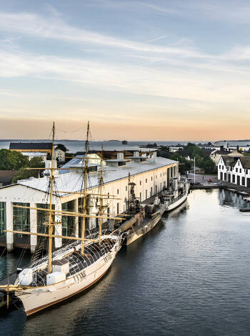 Besök den gamla UNESCO listade flottstaden Karlskrona som bjuder på flera spännande sevärdheter.