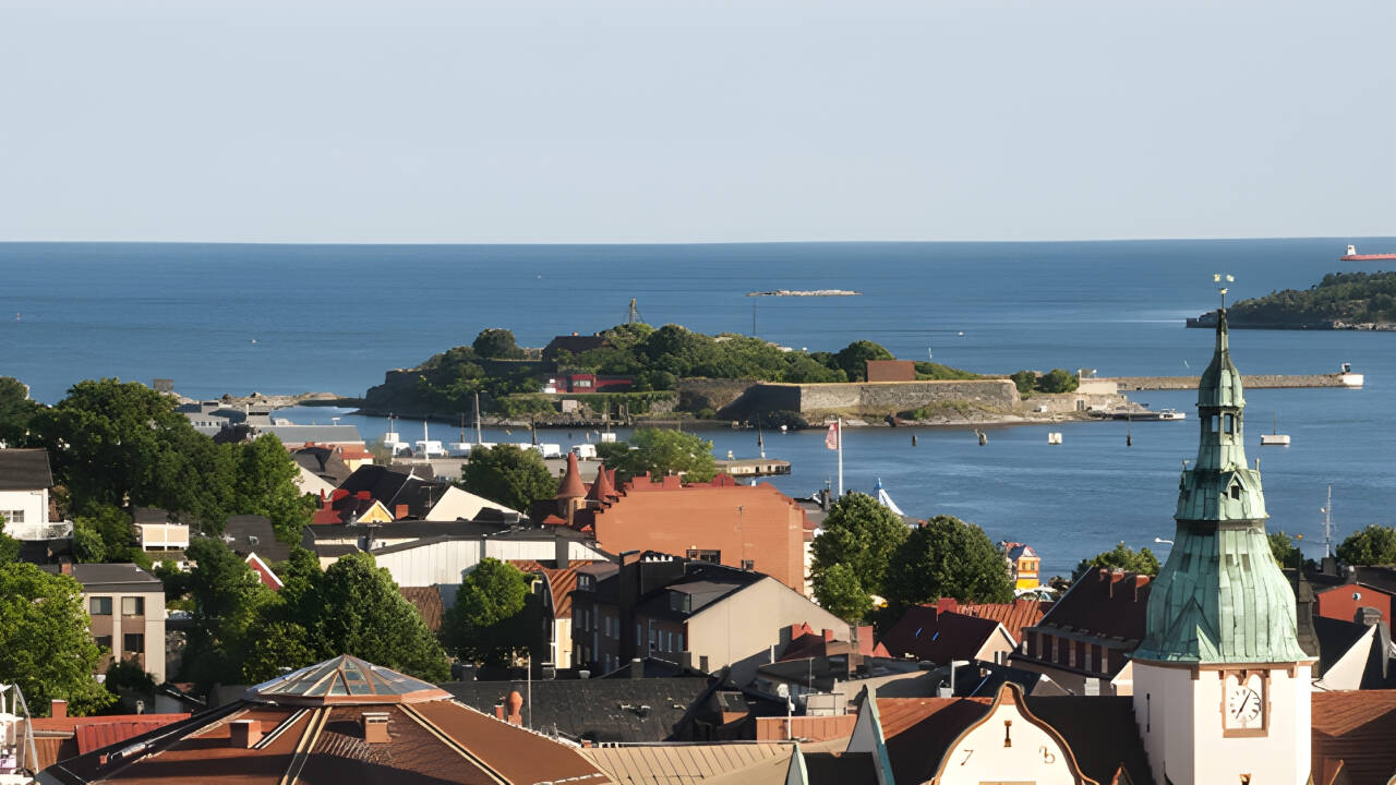 Dette hotellet ligger fint til, rett ved havnen i Karlshamn.