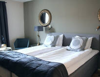 I vil hurtigt føle Jer hjemme og godt tilpas i de rolige omgivelser på hotellets moderne og rummelige værelser.