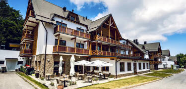 Entdecken Sie vom Wellness & Spa Hotel Bolfenk aus unzählige Wanderwege durch üppig grüne Wälder.