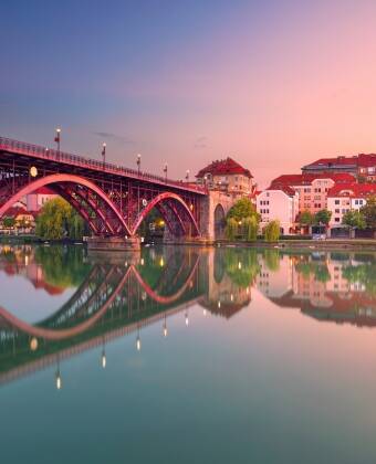 Besuchen Sie die historische Altstadt von Maribor und besichtigen Sie die älteste lebende Weinrebe der Welt.