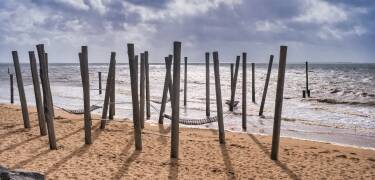 Im Sommer ist der Hjerting Strand perfekt für einen entspannten Tag am Meer.