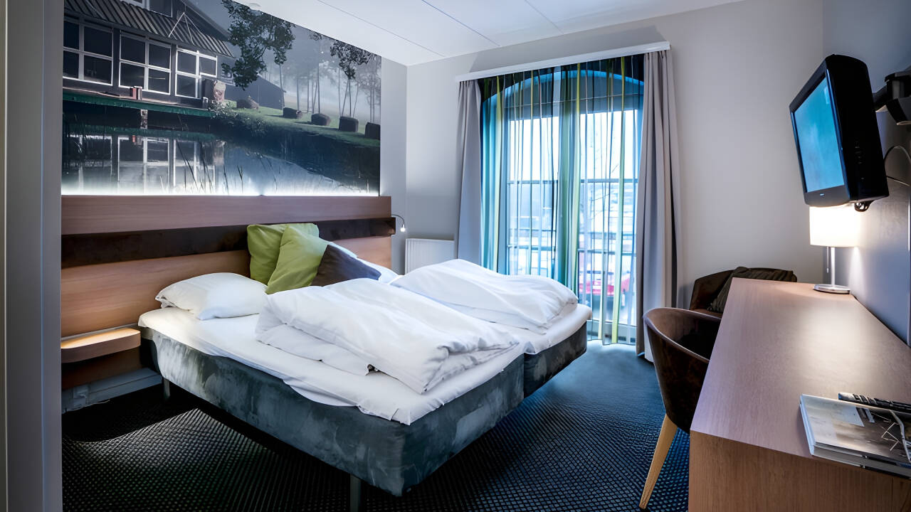 Njut av en avkopplande vistelse i hotellets fina och renoverade rum.