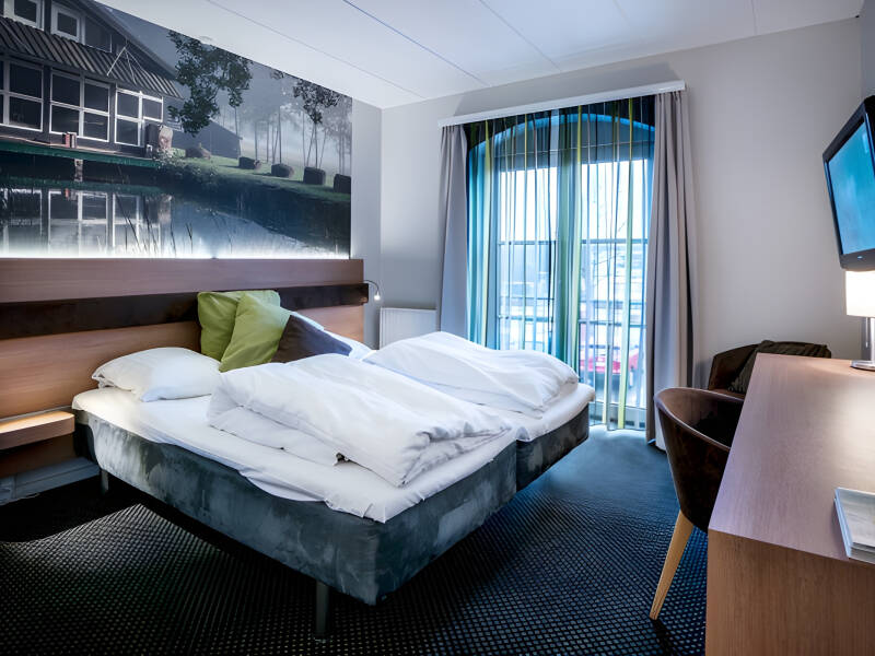 Njut av en avkopplande vistelse i hotellets fina och renoverade rum.