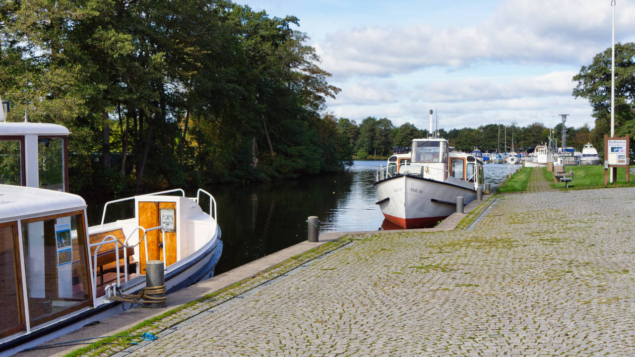 I Ry kan du åka på en av naturskön bårtur längs med Gudenå och de omgivande sjöarna.