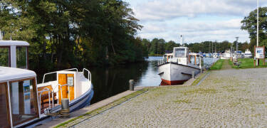 In Ry können Sie Rundfahrten auf dem Fluss Gudenå und den umliegenden Seen unternehmen.