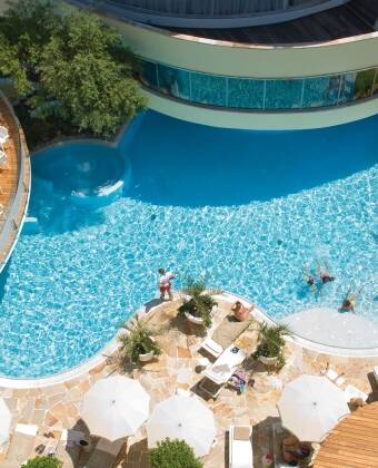 Get ready for the ultimate summer holiday experience! Refresh in the outdoor pool and enjoy the perfect sunny getaway.