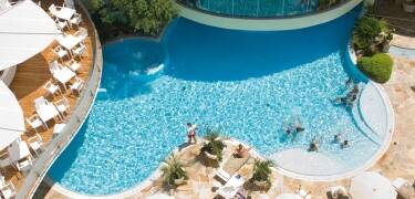 Get ready for the ultimate summer holiday experience! Refresh in the outdoor pool and enjoy the perfect sunny getaway.