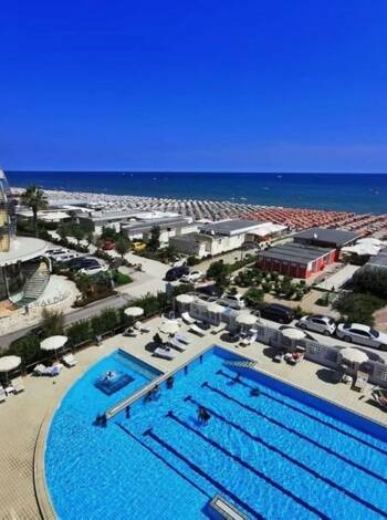 Das Hotel Le Palme liegt in der Nähe der Adria und bietet einen atemberaubenden Blick und leichten Zugang zu den unberührten Stränden von Milano Marittima.