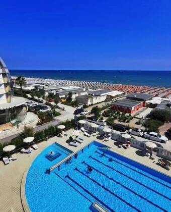 Das Hotel Le Palme liegt in der Nähe der Adria und bietet einen atemberaubenden Blick und leichten Zugang zu den unberührten Stränden von Milano Marittima.